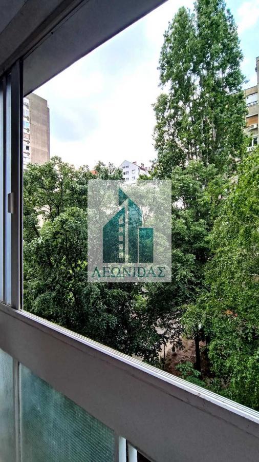 2.5 stan kod Delta Planeta, na Bulevaru Nemanjića