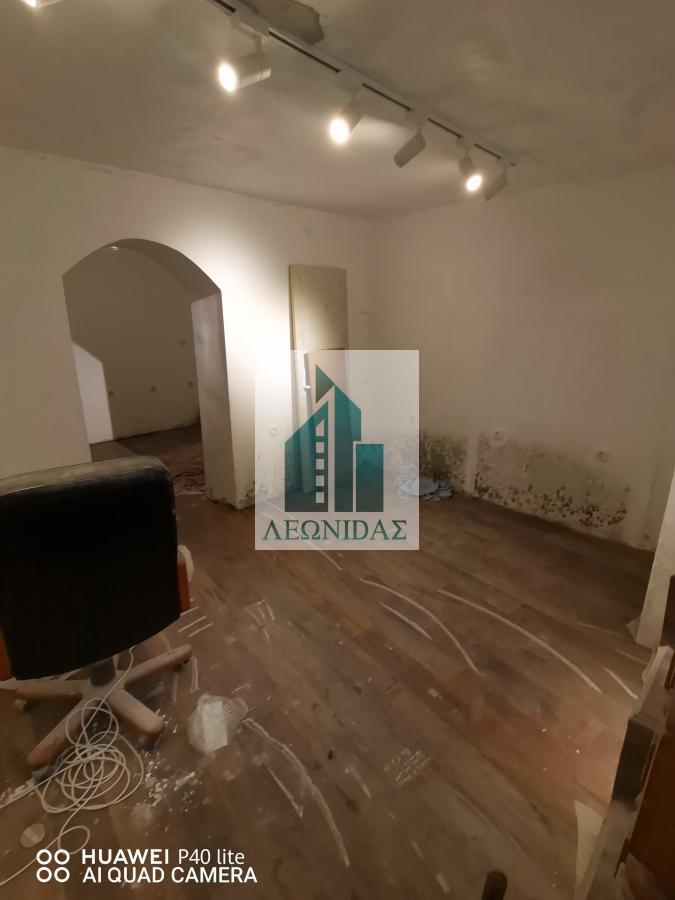LOKAL 150 M2 - Pored autobuske stanice