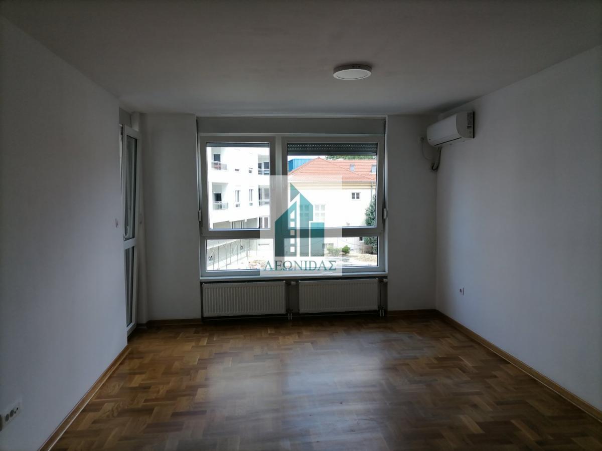 2.0 stan u novoj zgradi na Paliluli