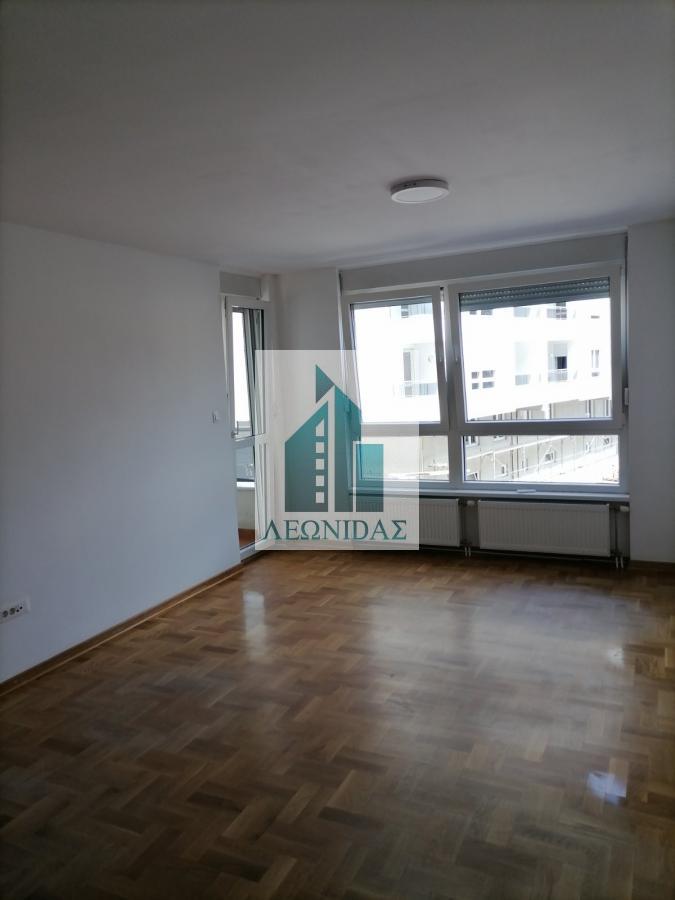 2.0 stan u novoj zgradi na Paliluli