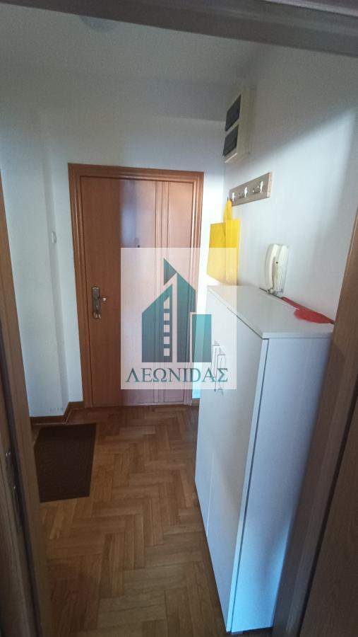 1.5 stan - Crveni pevac