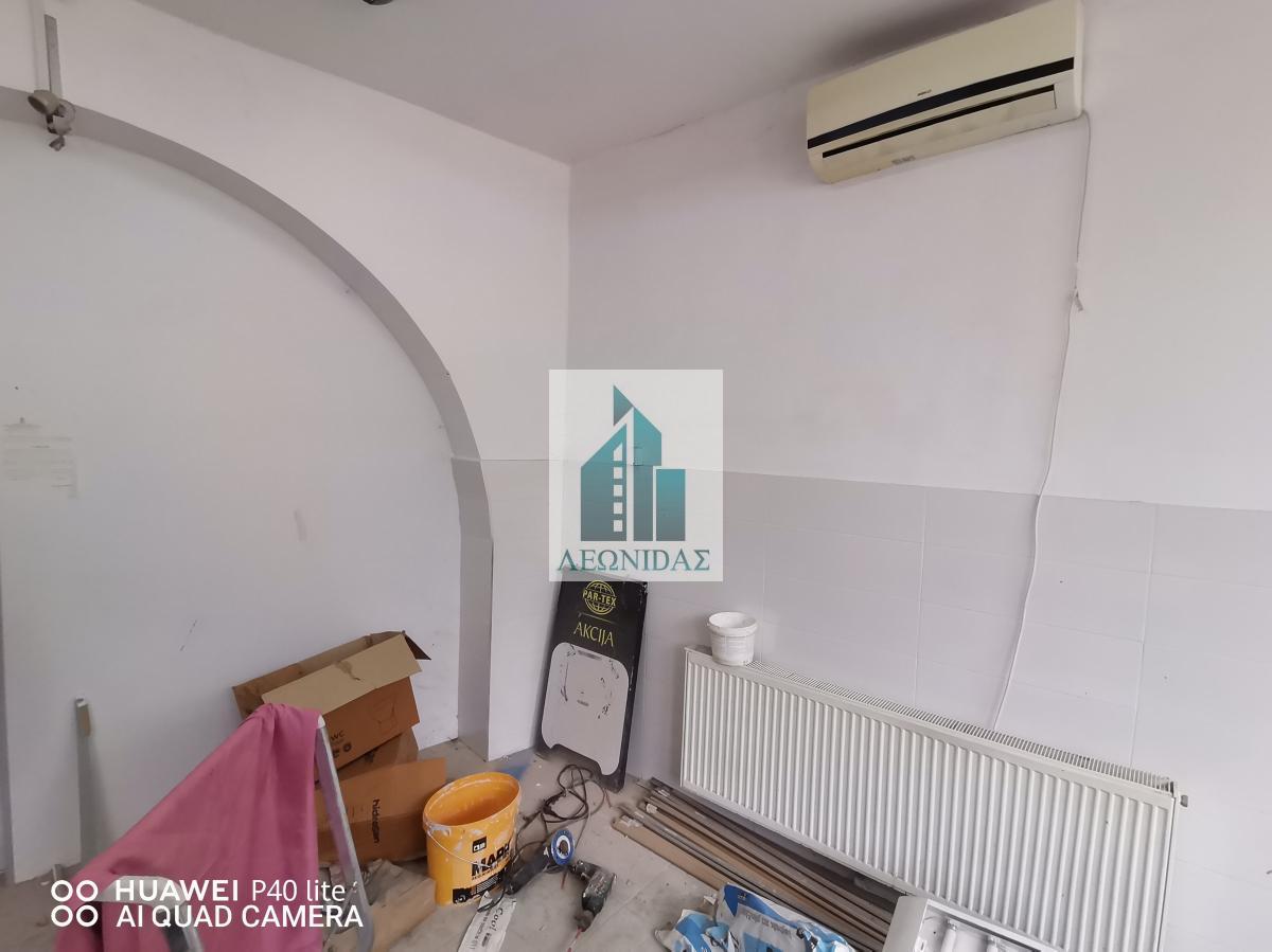 LOKAL 150 M2 - Pored autobuske stanice