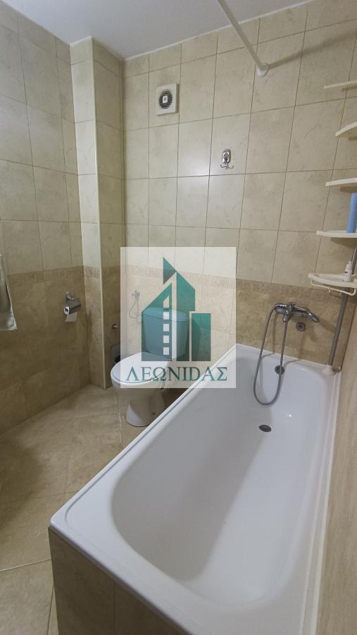 1.5 stan - Crveni pevac