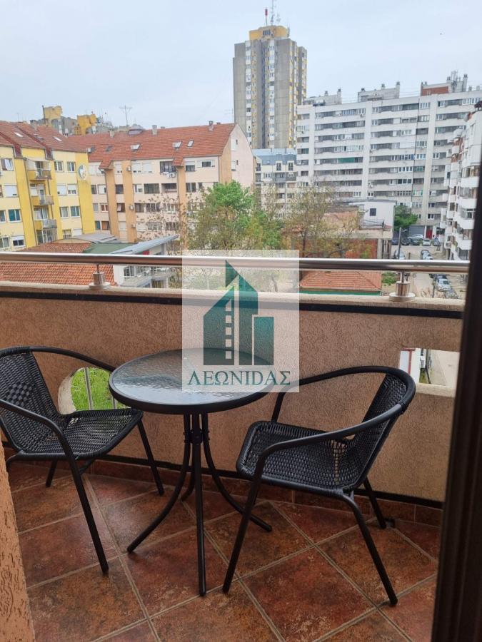 Lux 2.0 stan kod Doma zdravlja, na Crvenom pevcu