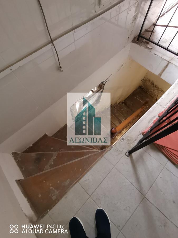 LOKAL 150 M2 - Pored autobuske stanice