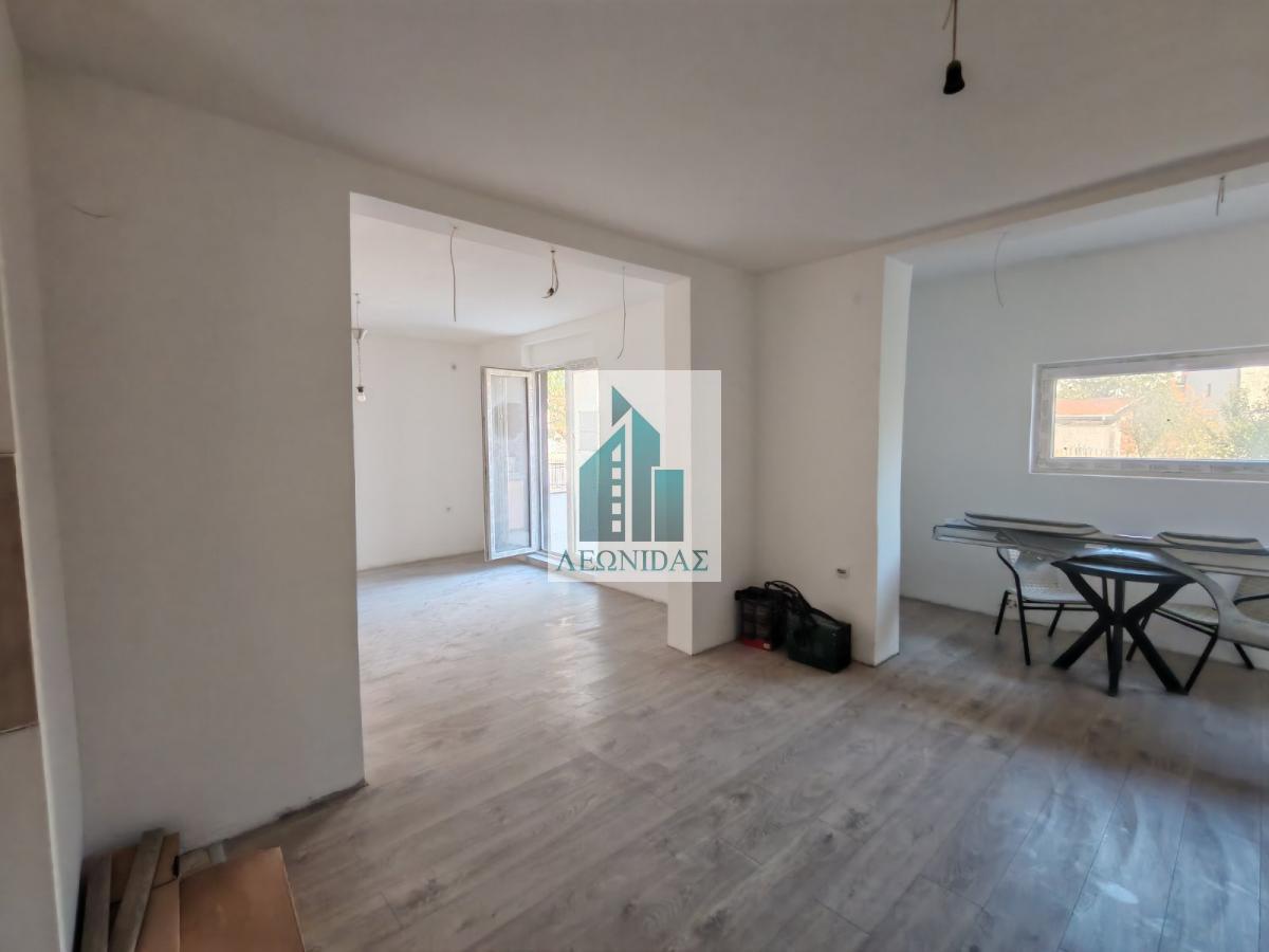 Odličan 3.0 stan u kući