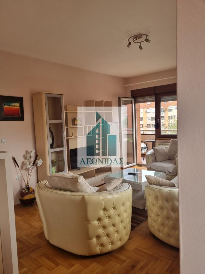 Lux 2.0 stan kod Doma zdravlja, na Crvenom pevcu