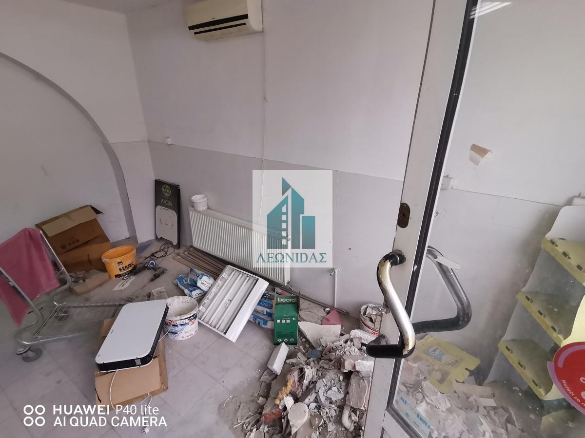 LOKAL 150 M2 - Pored autobuske stanice