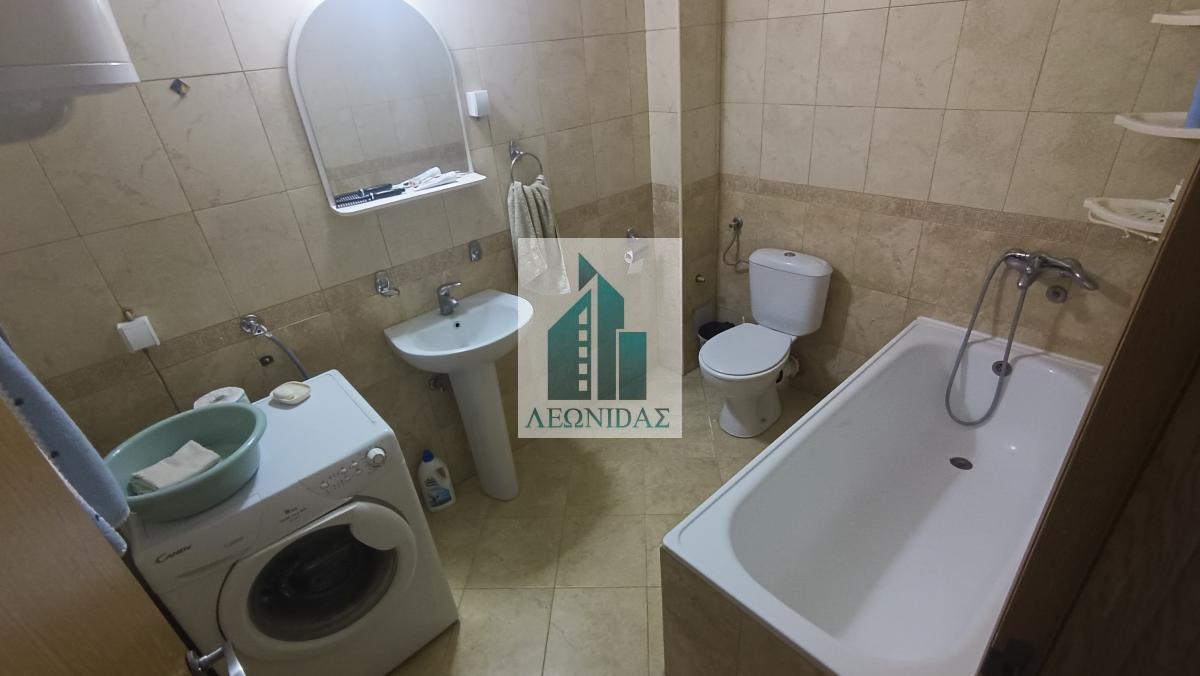 1.5 stan - Crveni pevac