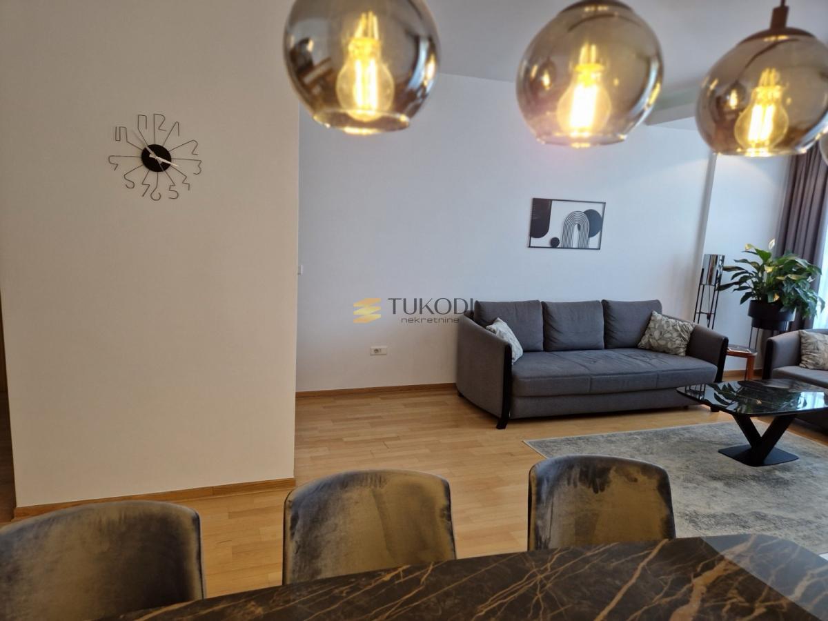 Stan 85m2 Žorža Klemensoa sa garažom