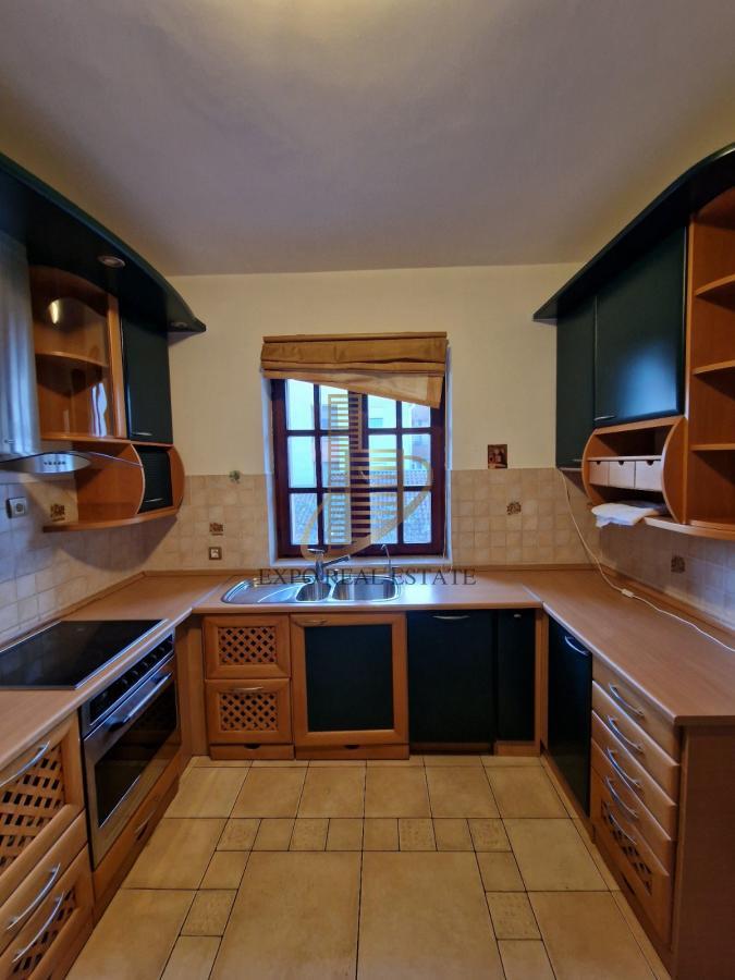 Izdavanje kuće od 450 m2 za poslovnu delatnost