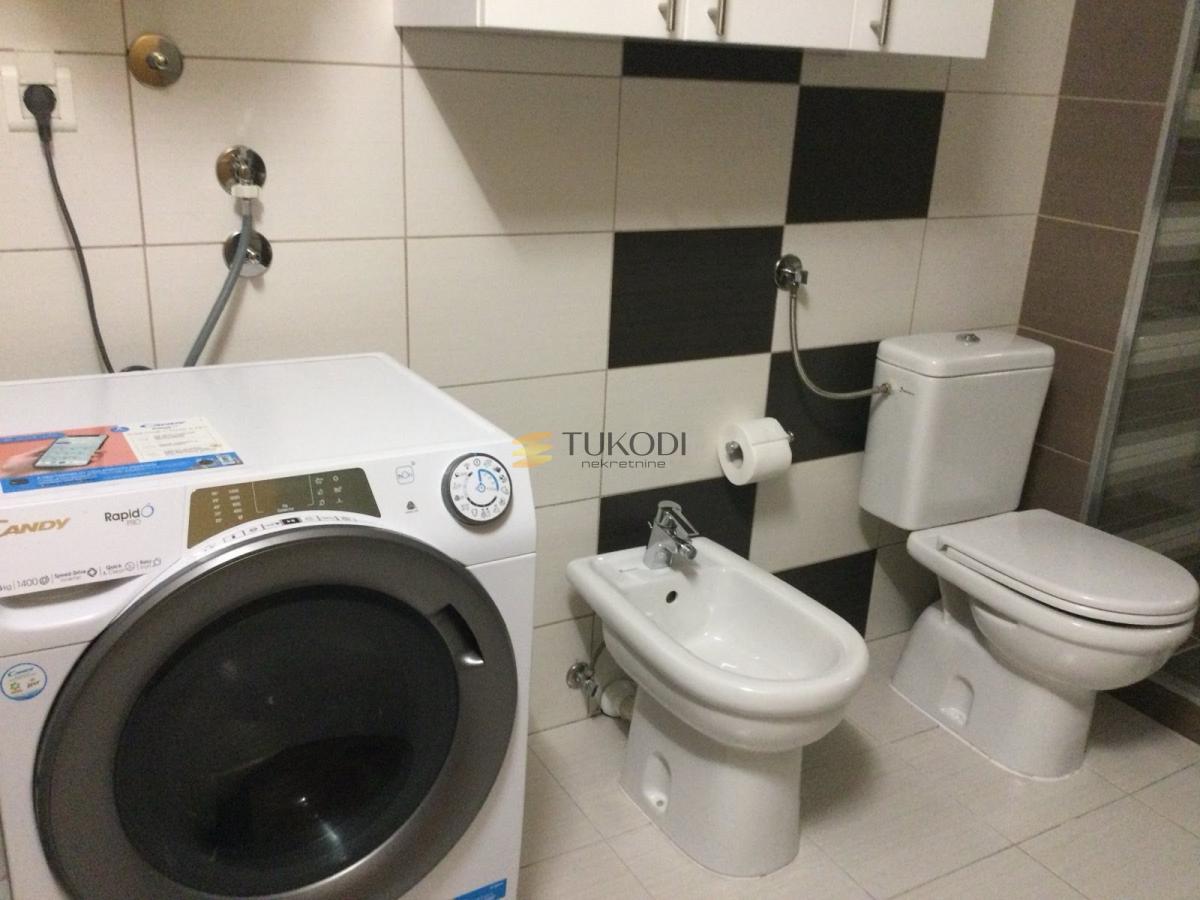 Stan 85m2 Žorža Klemensoa sa garažom