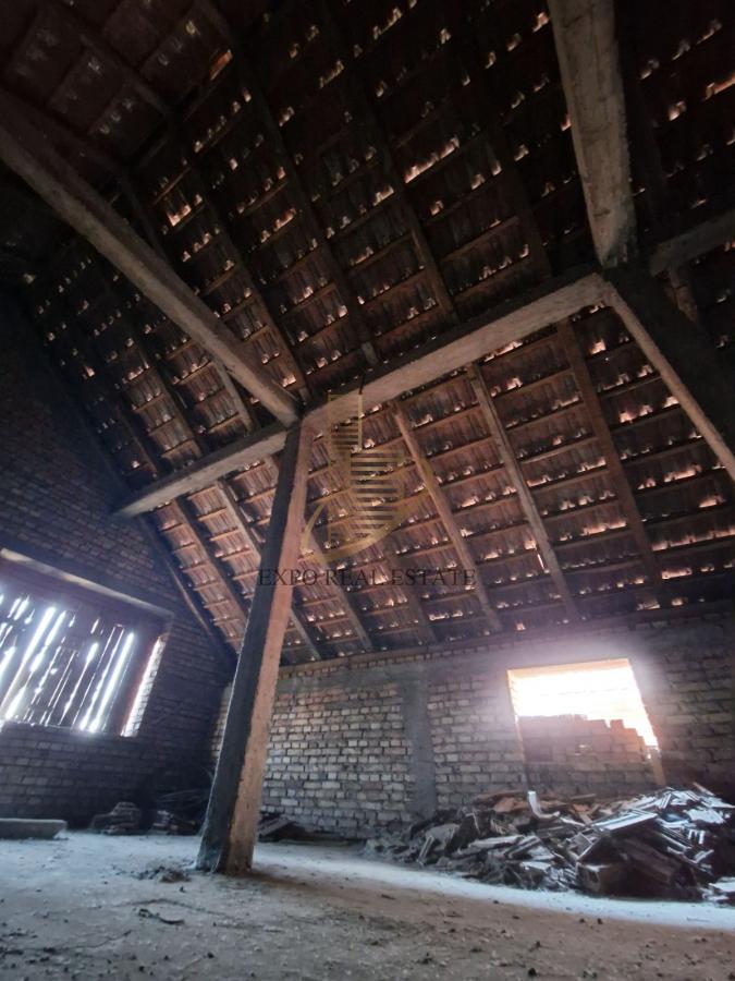 Kuća,Novi Banovci idealna za poslovanje, 765m2