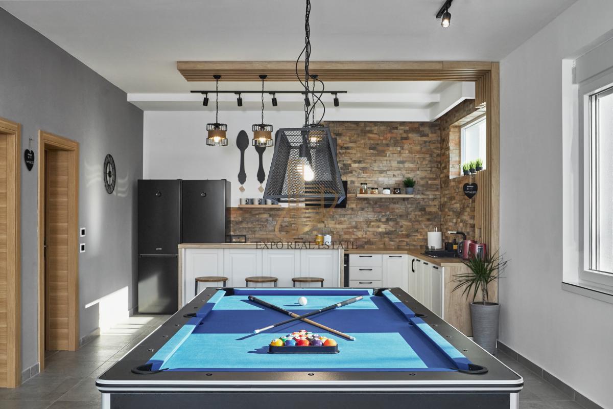 Izdavanje 4,0 kuća sa bazenom Sremski Karlovci