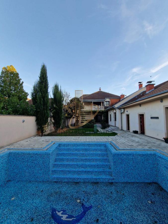 Izdavanje kuće od 450 m2 za poslovnu delatnost