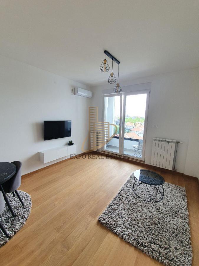 Izdavanje 1,5 stan od 44m2 Bulevar Evrope