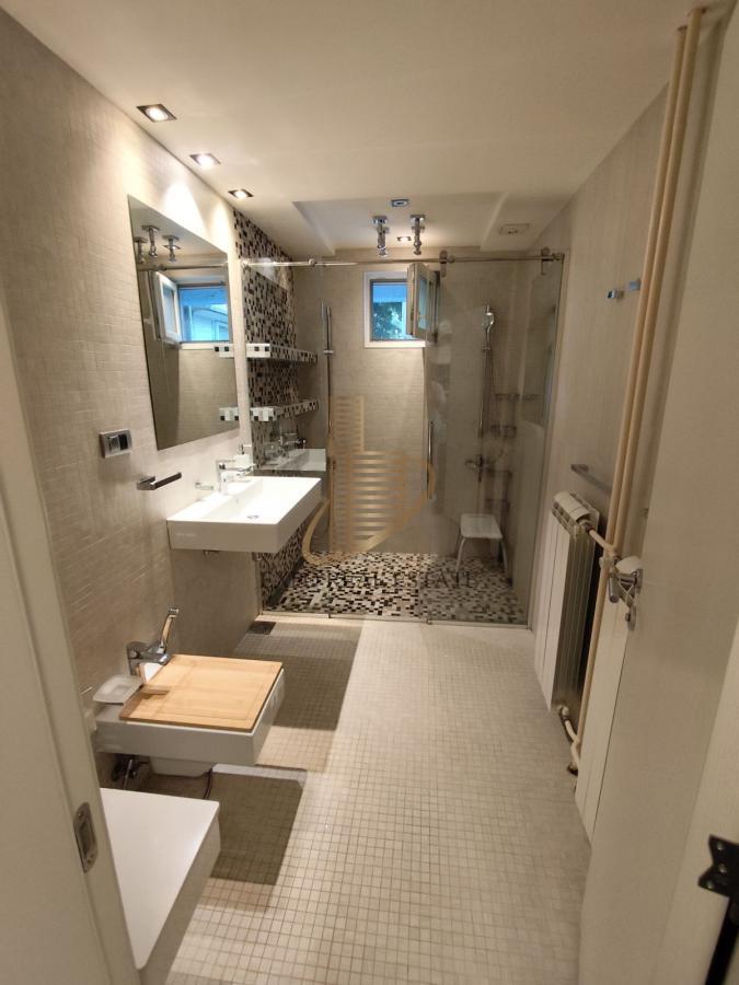 Izdavanje 4,0 stan od 120m2 Limanska pijaca