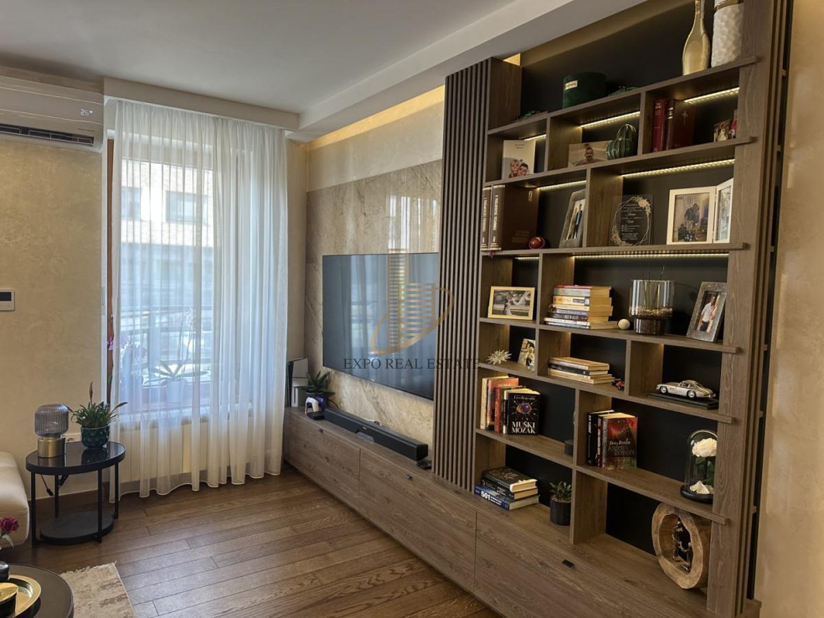 Prodaja 4,0 stan od 115m2 Južni Bulevar