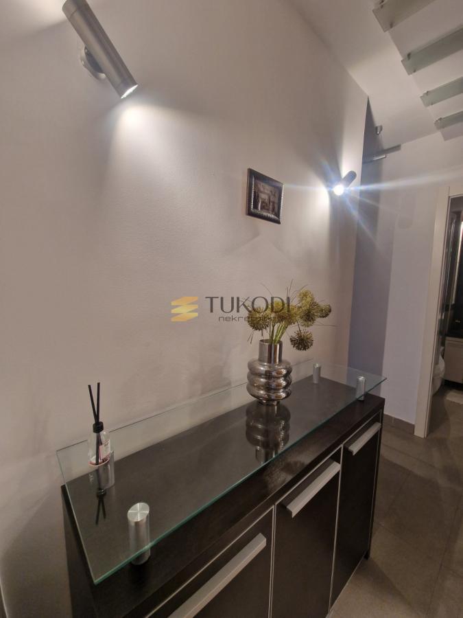 Lux 2.5 stan kod Arene