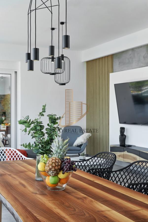 Izdavanje 4,0 kuća sa bazenom Sremski Karlovci