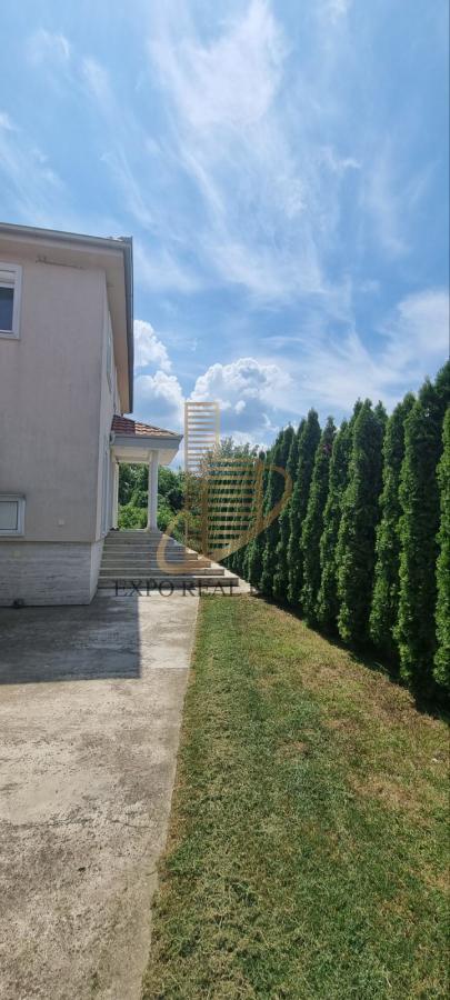 Prodaja,kuća od 200m2 pored Dunava