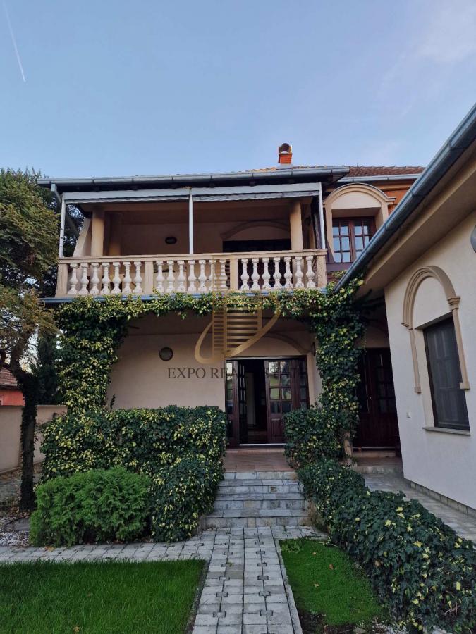 Izdavanje kuće od 450 m2 za poslovnu delatnost