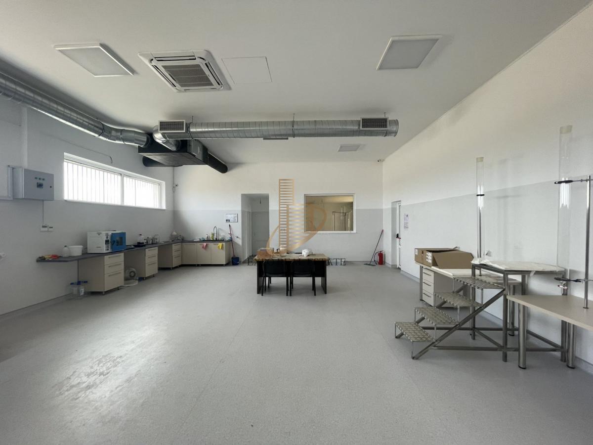 Hala na prodaju od 1193m2 Kać