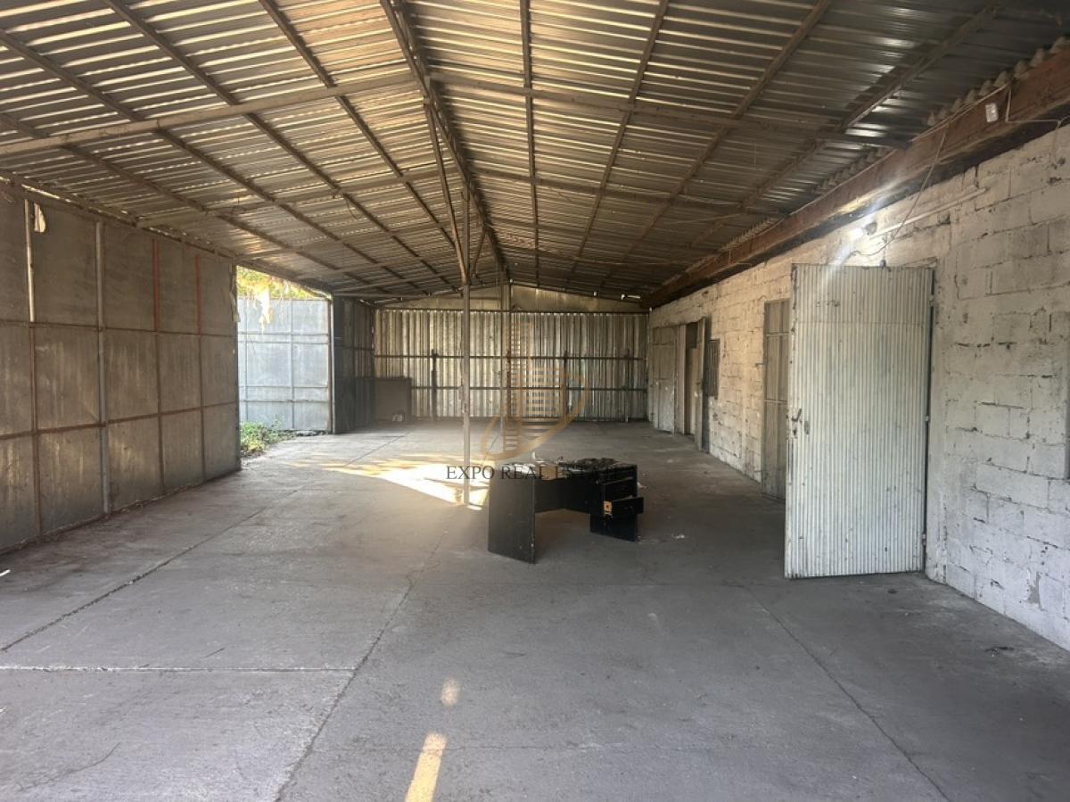 Plac 35a sa halom od 450m2