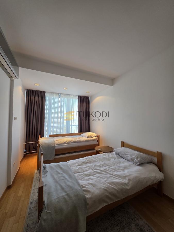 Stan 85m2 Žorža Klemensoa sa garažom