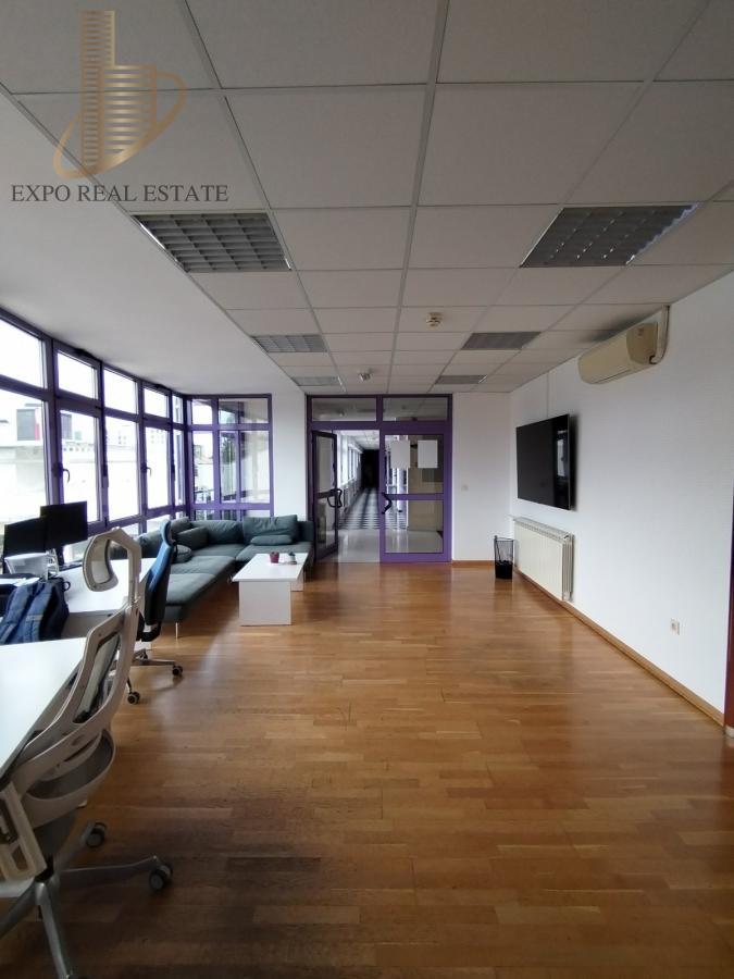 Poslovni prostor od 500m2 idealan za školu ili IT