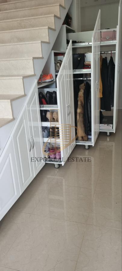 Prodaja,kuća od 200m2 pored Dunava