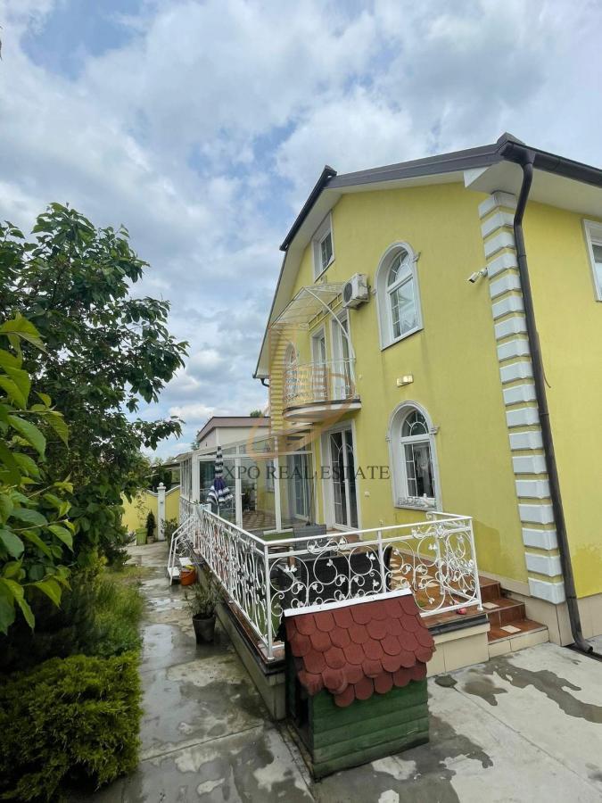 2-etažna kuća od 400m3 Veternička rampa