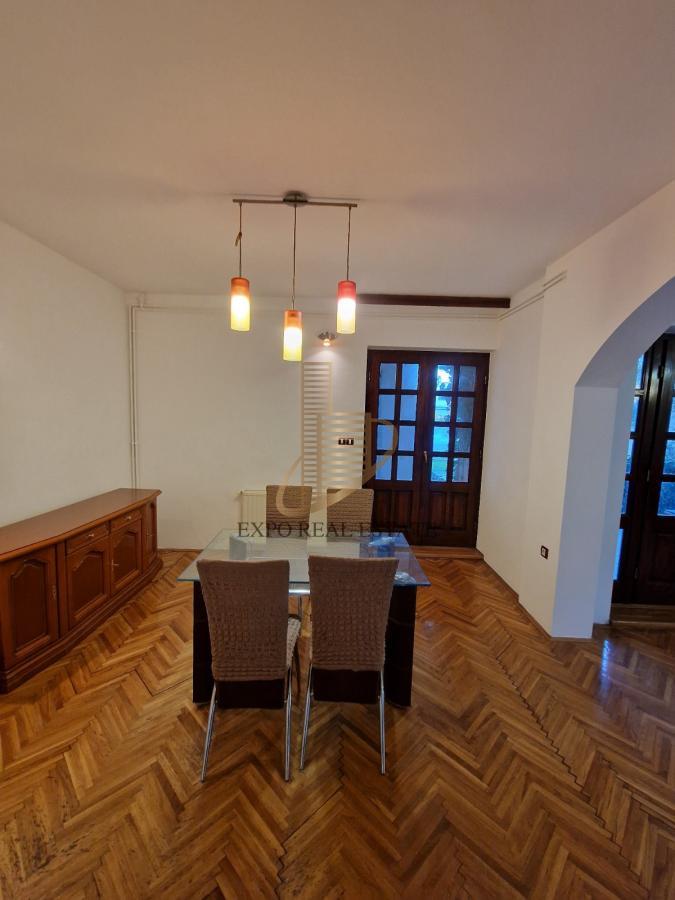 Izdavanje kuće od 450 m2 za poslovnu delatnost