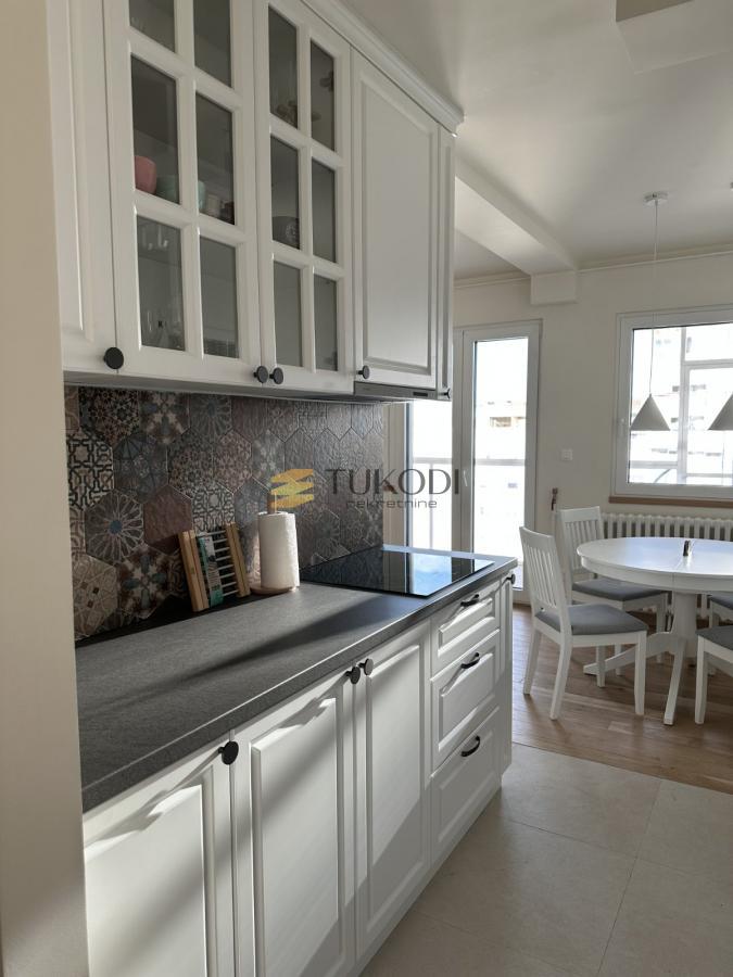 Moderan 3.0 stan kod Immo centra sa panoramskim pogledom