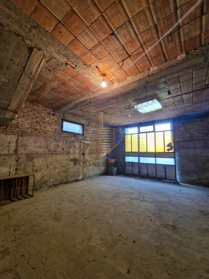 Kuća,Novi Banovci idealna za poslovanje, 765m2