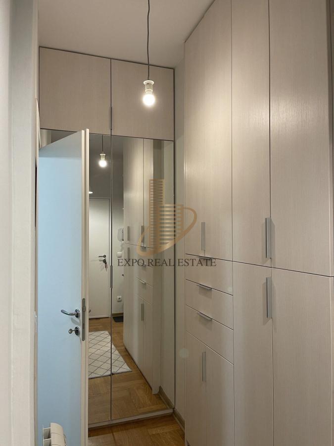 Izdavanje 0,5 stan od 35m2 Dorćol