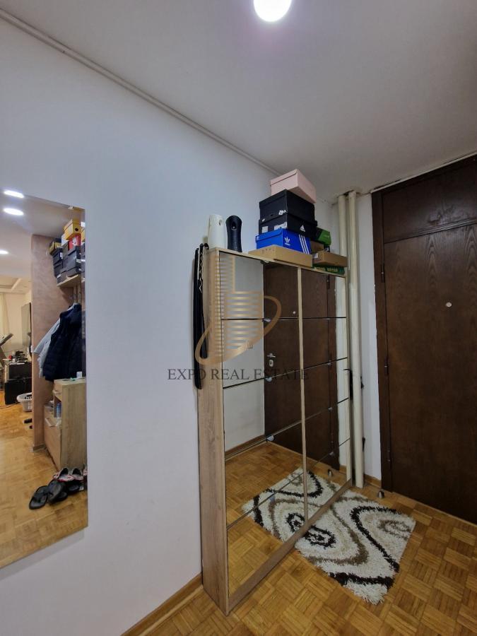 Trosoban stan 71m2, Blok 22, odlična lokacija
