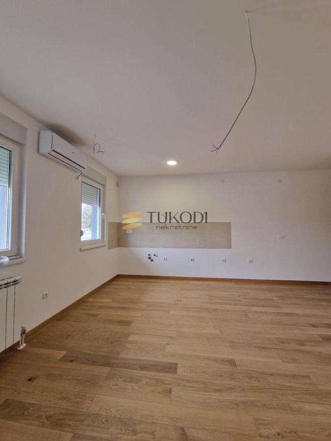 Nov, neuseljavan 1,5 stan- PREMIUM NOVOGRADNJA + parking mesto