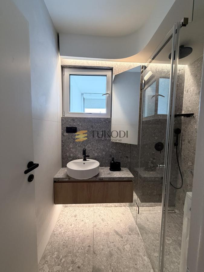 Osunčan i prijatan stan u bloku 61