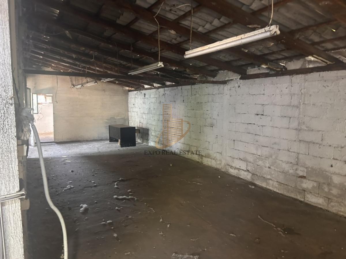 Plac 35a sa halom od 450m2