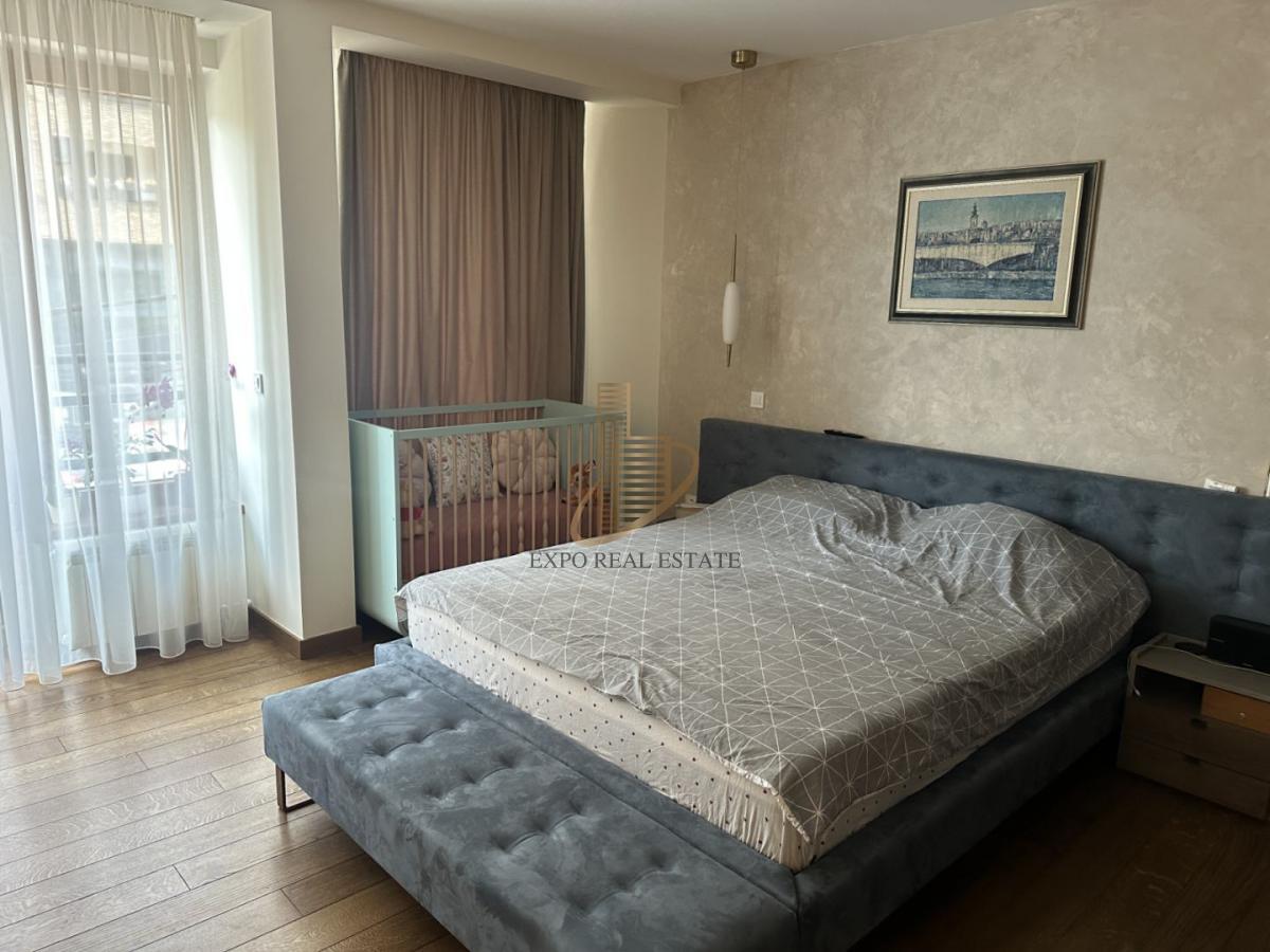 Prodaja 4,0 stan od 115m2 Južni Bulevar