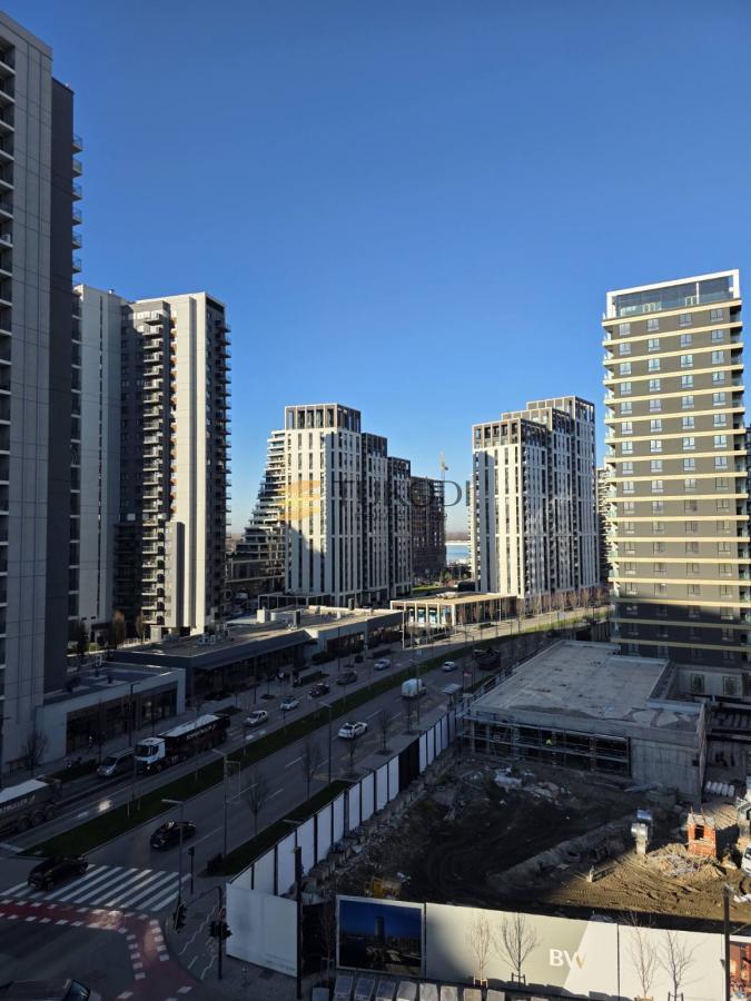 Izdavanje 2,0 stan BW Kings sa garažnim parking mestom