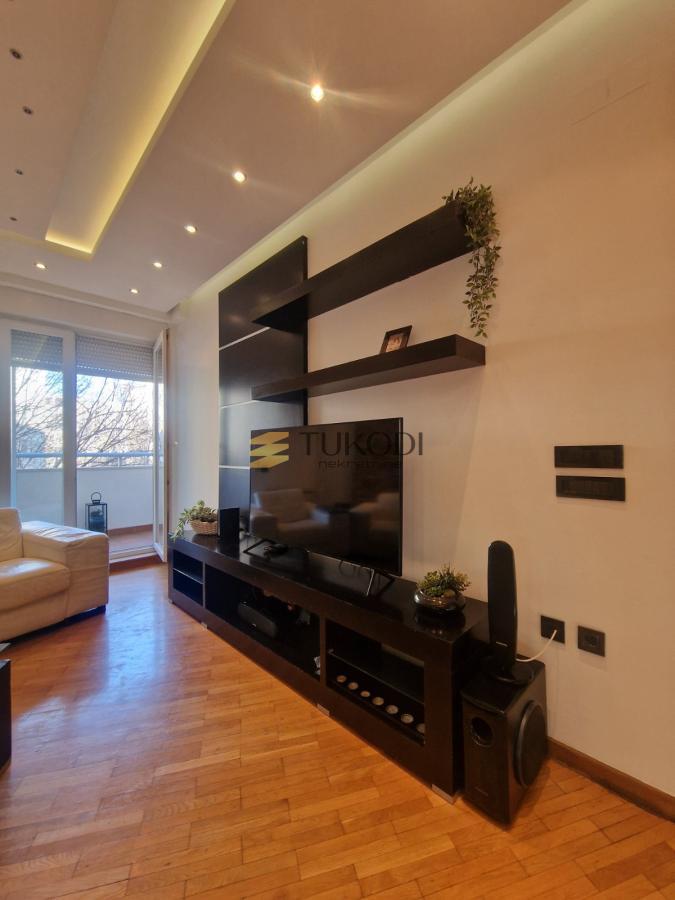 Lux 2.5 stan kod Arene