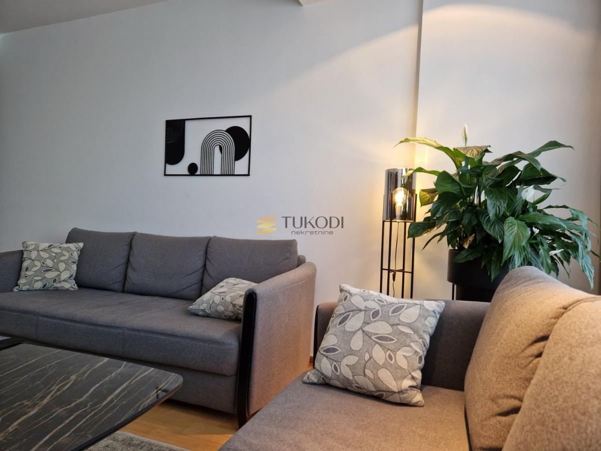 Stan 85m2 Žorža Klemensoa sa garažom