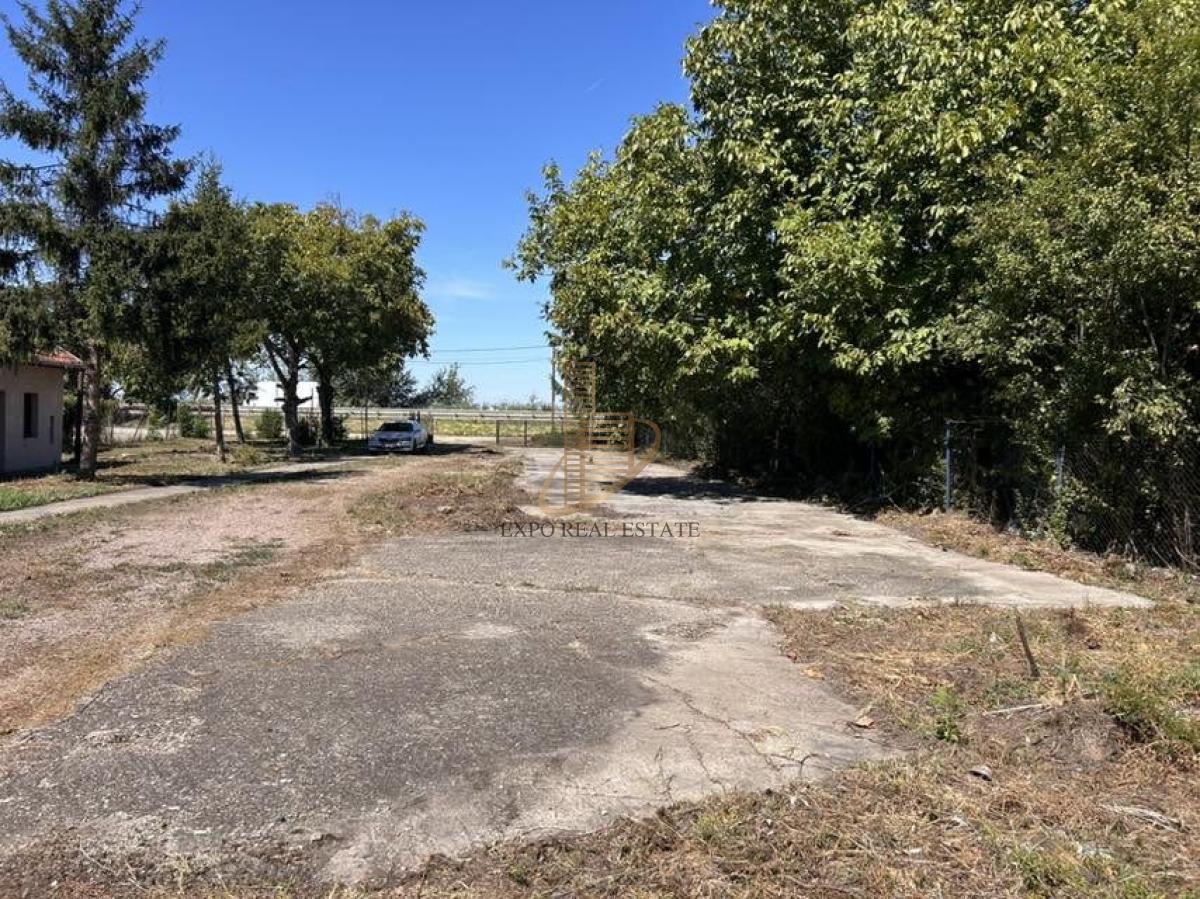 Plac 35a sa halom od 450m2