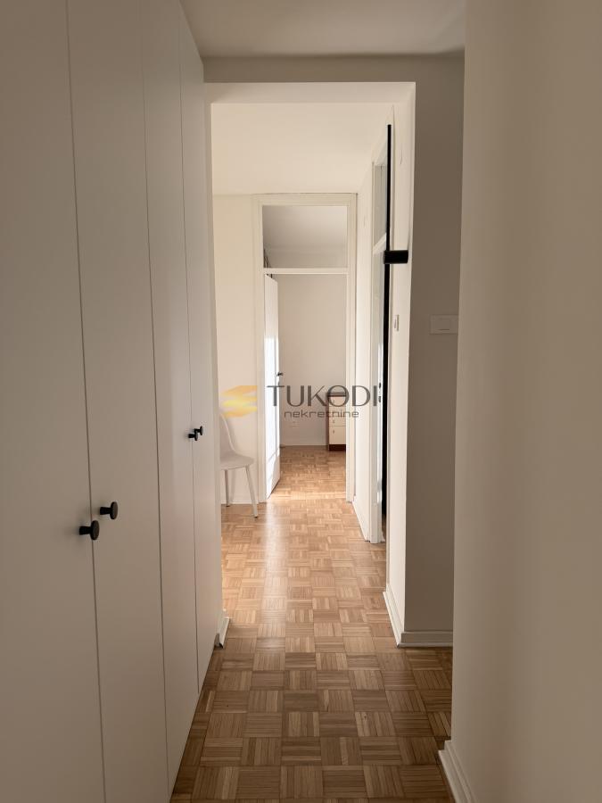 Osunčan i prijatan stan u bloku 61