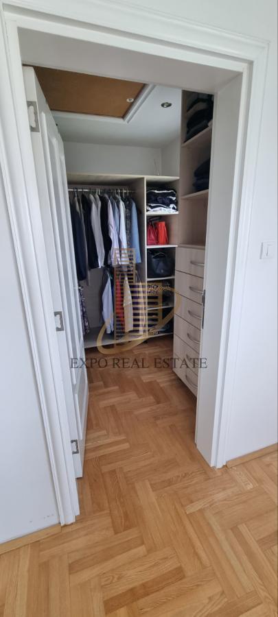 Prodaja,kuća od 200m2 pored Dunava