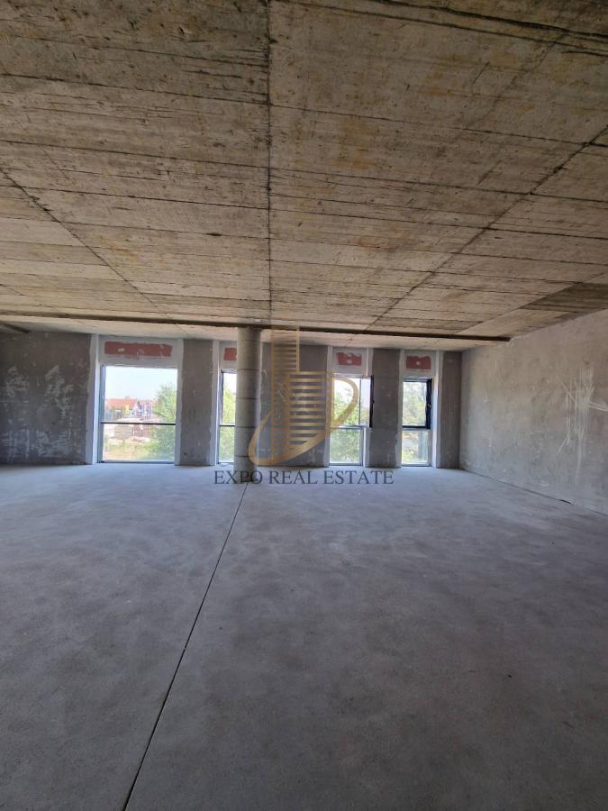 Za izdavanje poslovni prostor od 1400m2 - Veternik