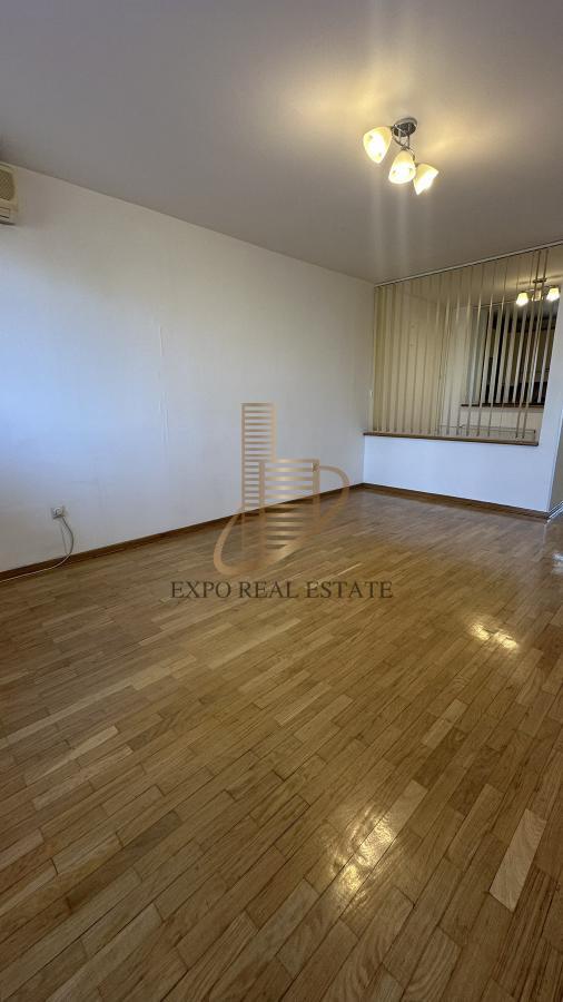 Dvoiposoban stan kod Arene, pogodan za poslovni prostor ili stanovanje