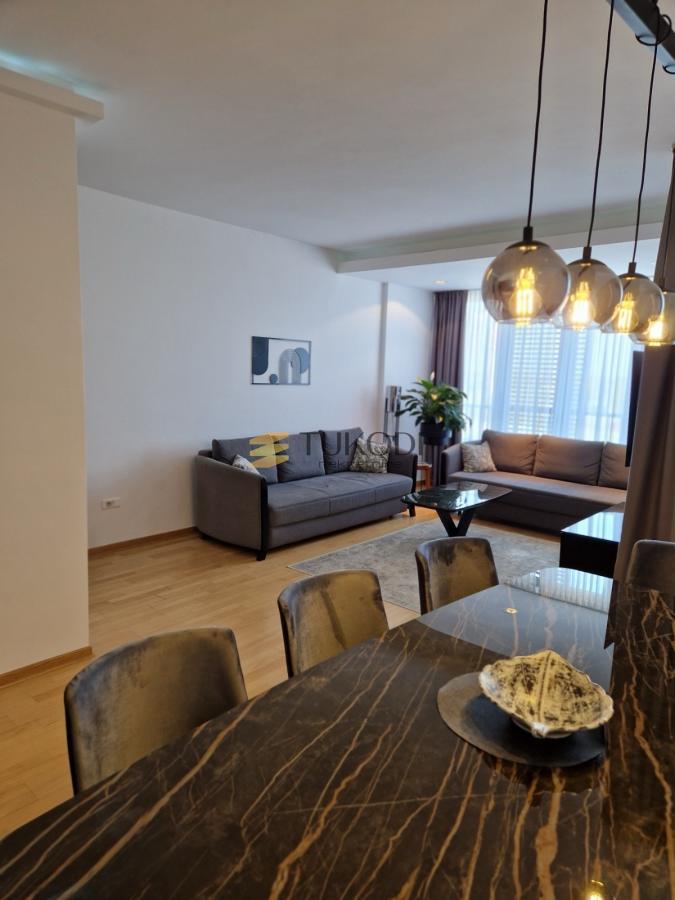 Stan 85m2 Žorža Klemensoa sa garažom